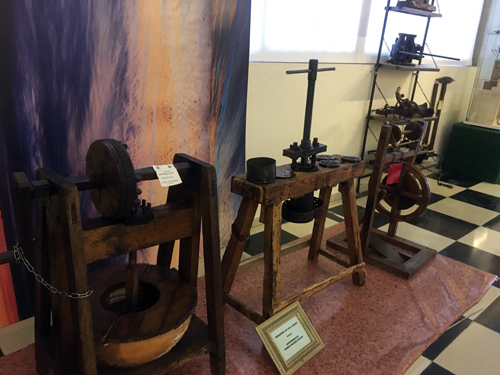 オリーブ絞る機械