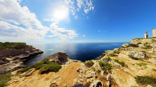 マヨルカの漁港崖